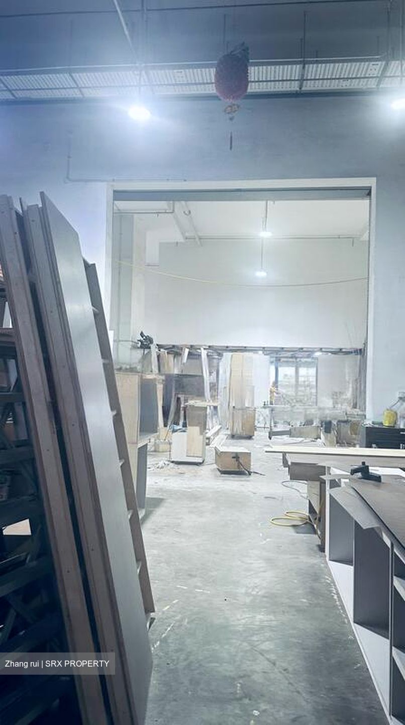 E9 Premium (D27), Factory #468155421